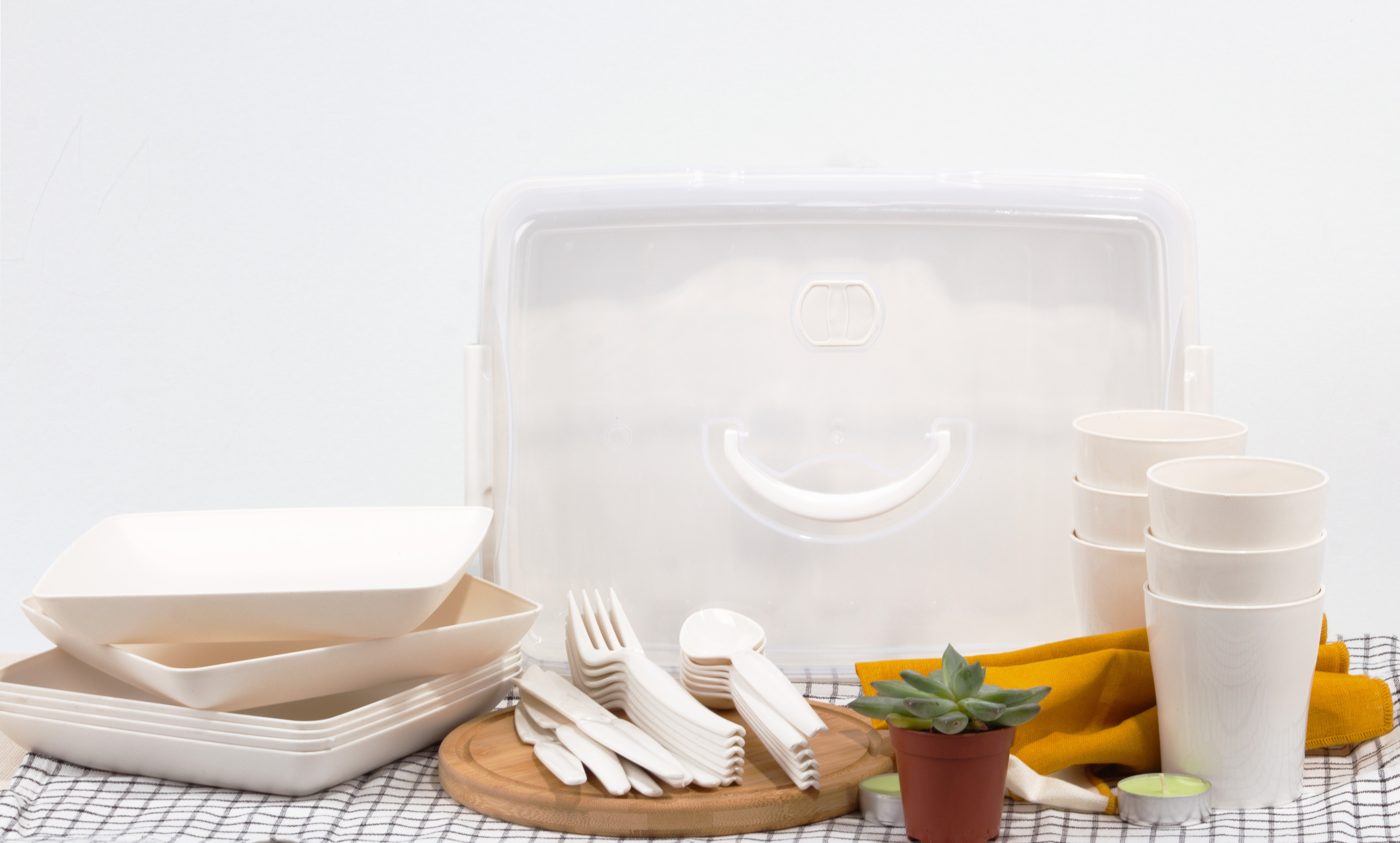 GOLD PICNIC SET (32 PIECES)